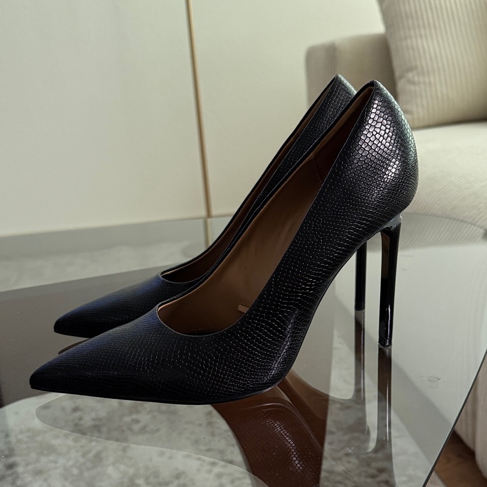 Zara Black Textured Heels